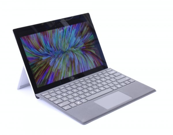 مايكروسوفت سيرفس برو 5 جهاز لوحي ولابتوب، بمعالج إنتل كور i7، ذاكرة RAM بسعة 16GB، تخزين SSD بسعة 512GB، يعمل بنظام ويندوز 11 برو، بحالة ممتازة. مع كيبورد